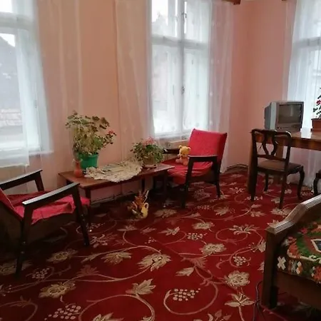 La 2 Pasi De Biserica Neagra *