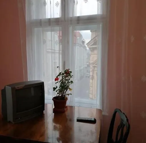 La 2 Pasi De Biserica Neagra